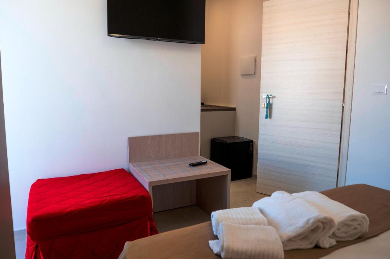 B&B A Un Passo Dal Mare Torre Canne Bagian luar foto