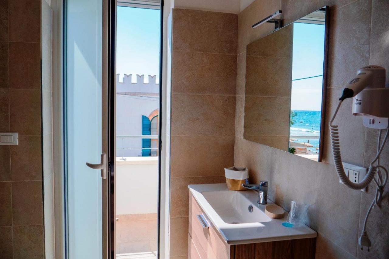 B&B A Un Passo Dal Mare Torre Canne Bagian luar foto