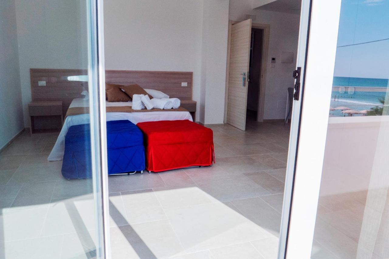 B&B A Un Passo Dal Mare Torre Canne Bagian luar foto
