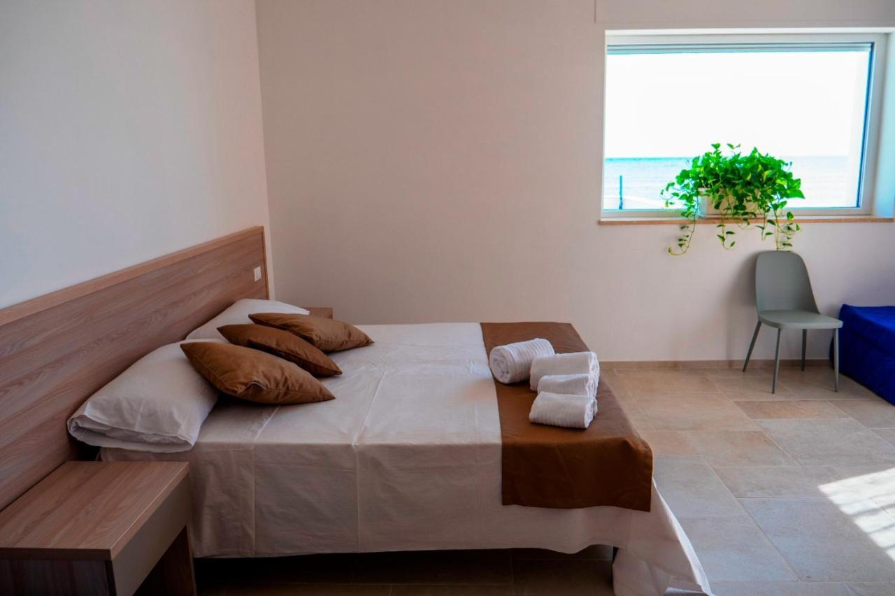 B&B A Un Passo Dal Mare Torre Canne Bagian luar foto