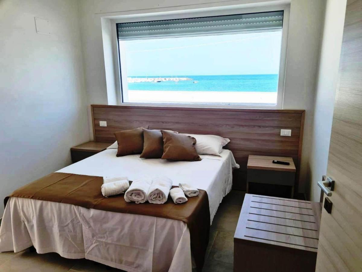 B&B A Un Passo Dal Mare Torre Canne Bagian luar foto